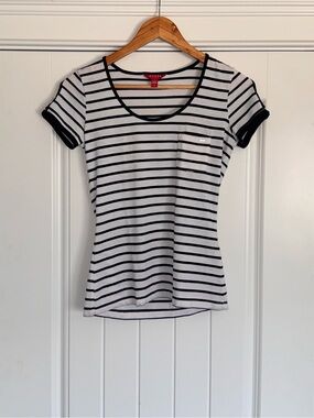 GUESS Black and White Striped Scoop Neck Tee